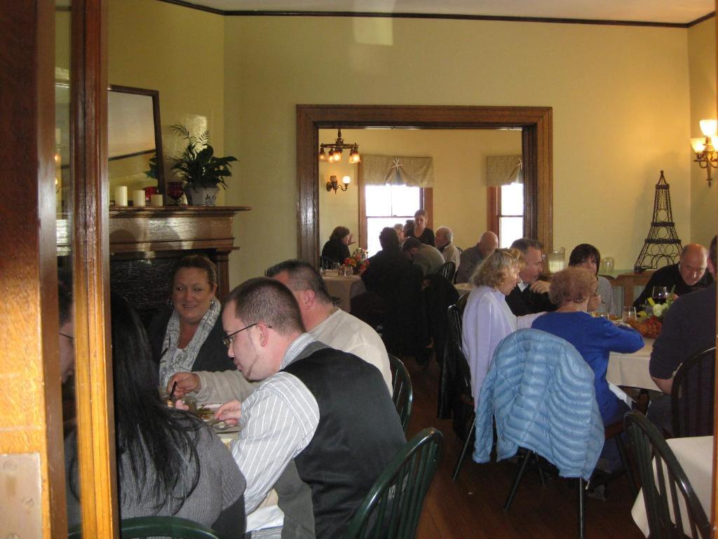 Castle Manor Inn Gloucester Exterior foto
