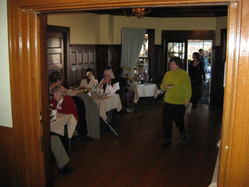 Castle Manor Inn Gloucester Exterior foto